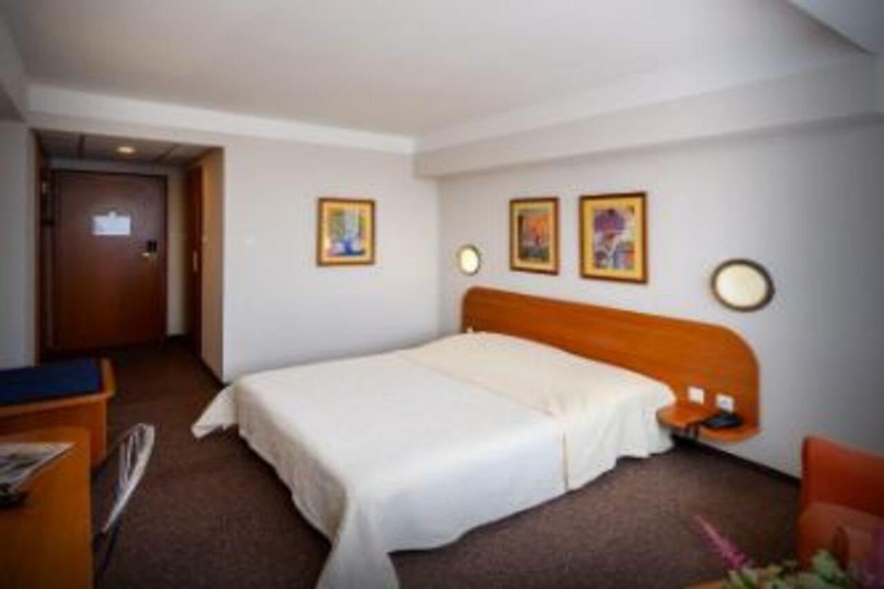 Hotel Lux Banska Bystrica Luaran gambar