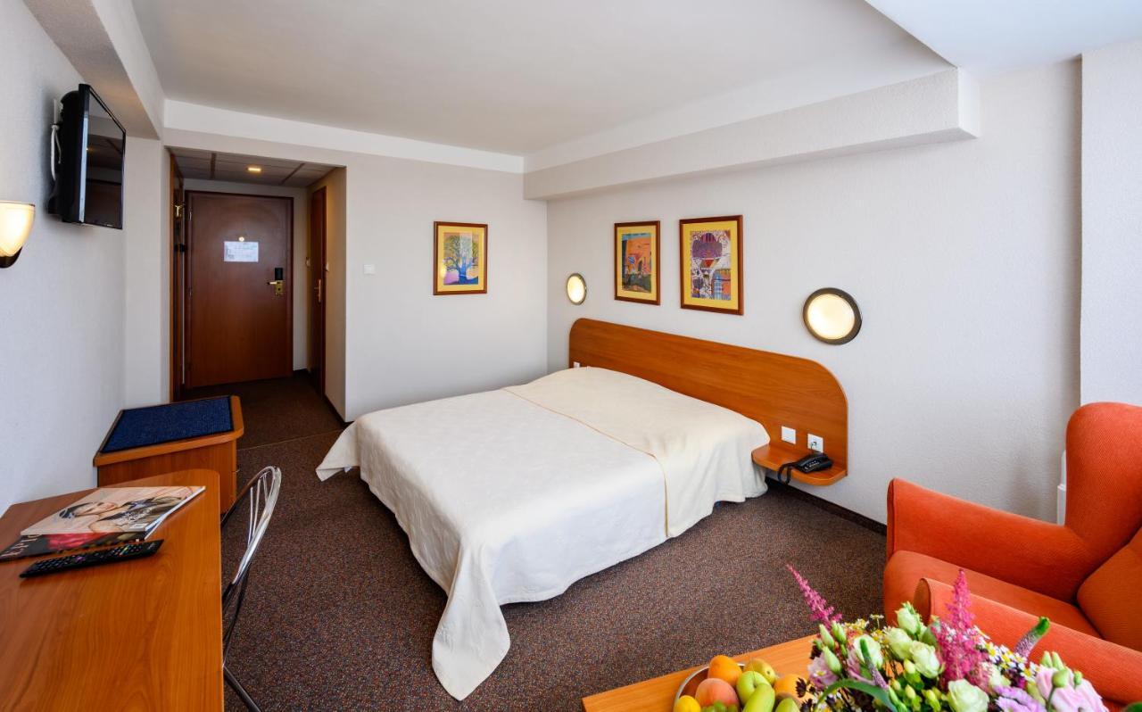 Hotel Lux Banska Bystrica Luaran gambar