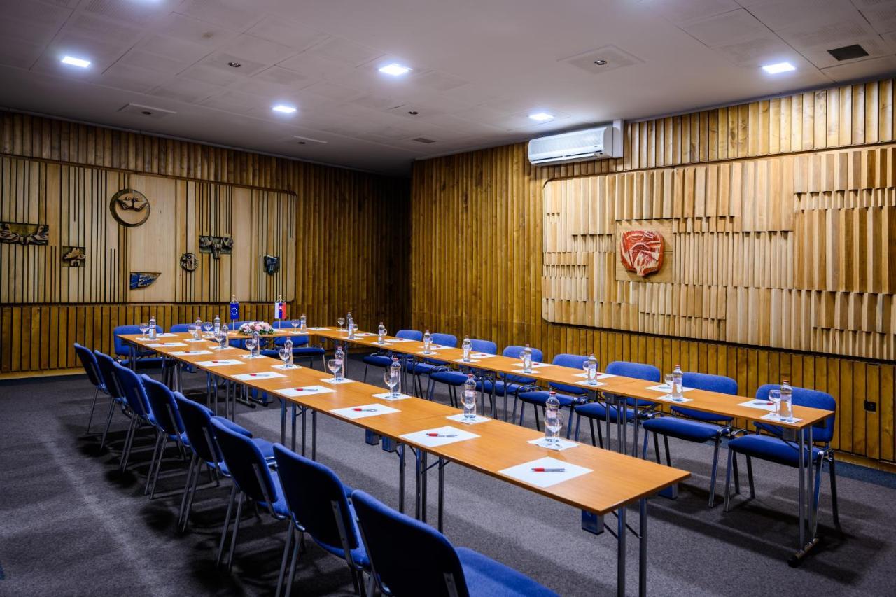 Hotel Lux Banska Bystrica Luaran gambar
